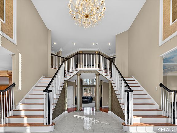 4th image of 489 Amity Road