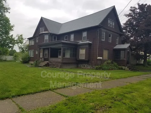 661 Park Pl Photo 1