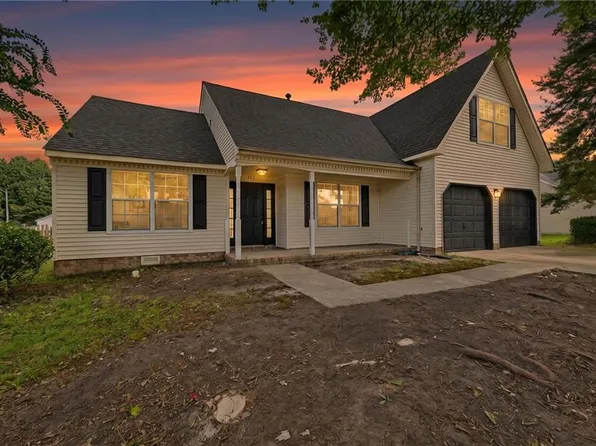 704 Woodcott Dr, Chesapeake, VA 23322