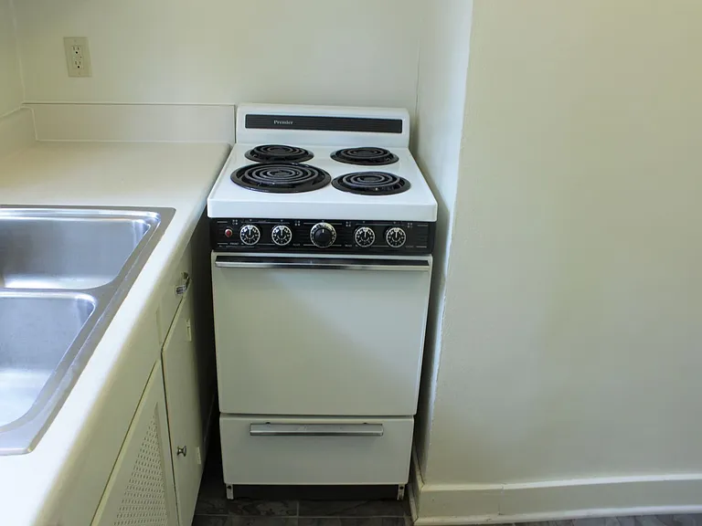 128-134 1/2 University Ln — Photo 5