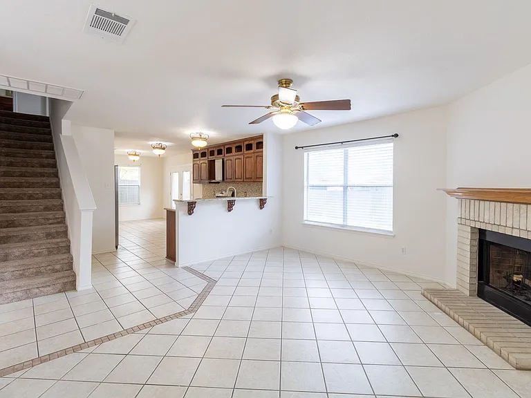 17501 Wiseman Dr — Photo 4