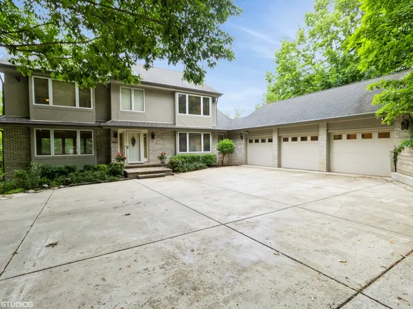 36W275 Oak Hill Dr, Dundee, IL 60118