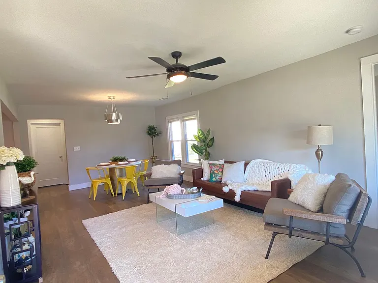 2035 Lyndon Ave — Photo 1