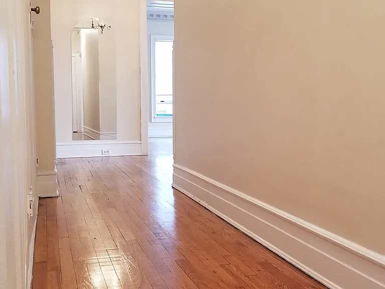 St. James Court Historic Apartments — Photo 24