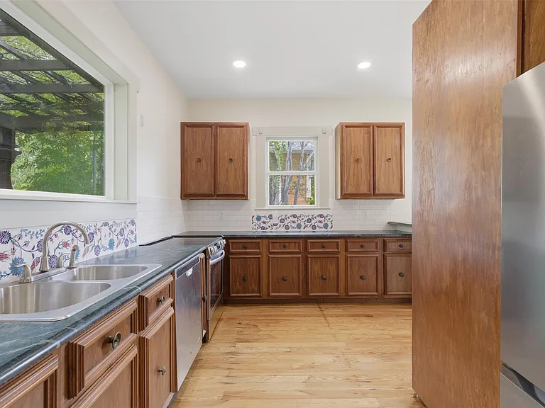 608 Harthan St — Photo 7