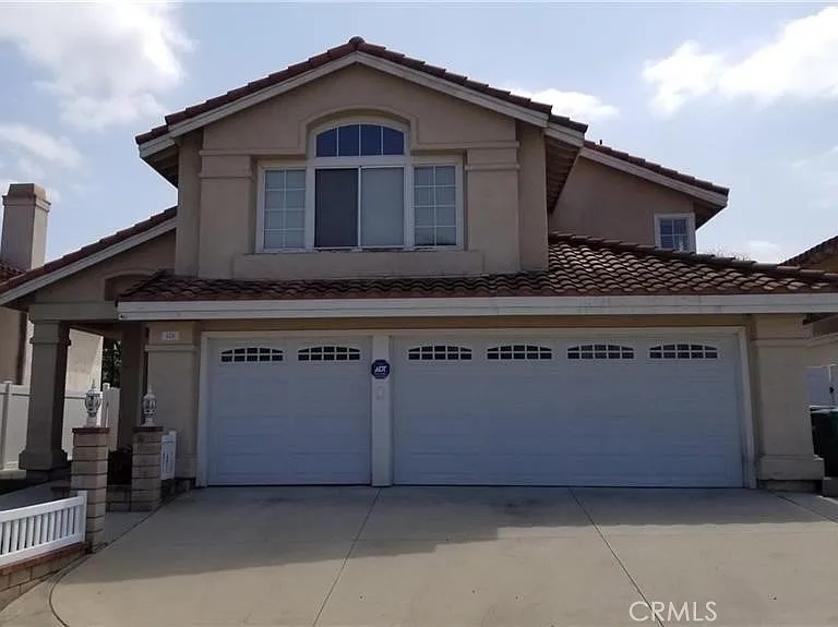 424 Dylan Dr — Photo 1