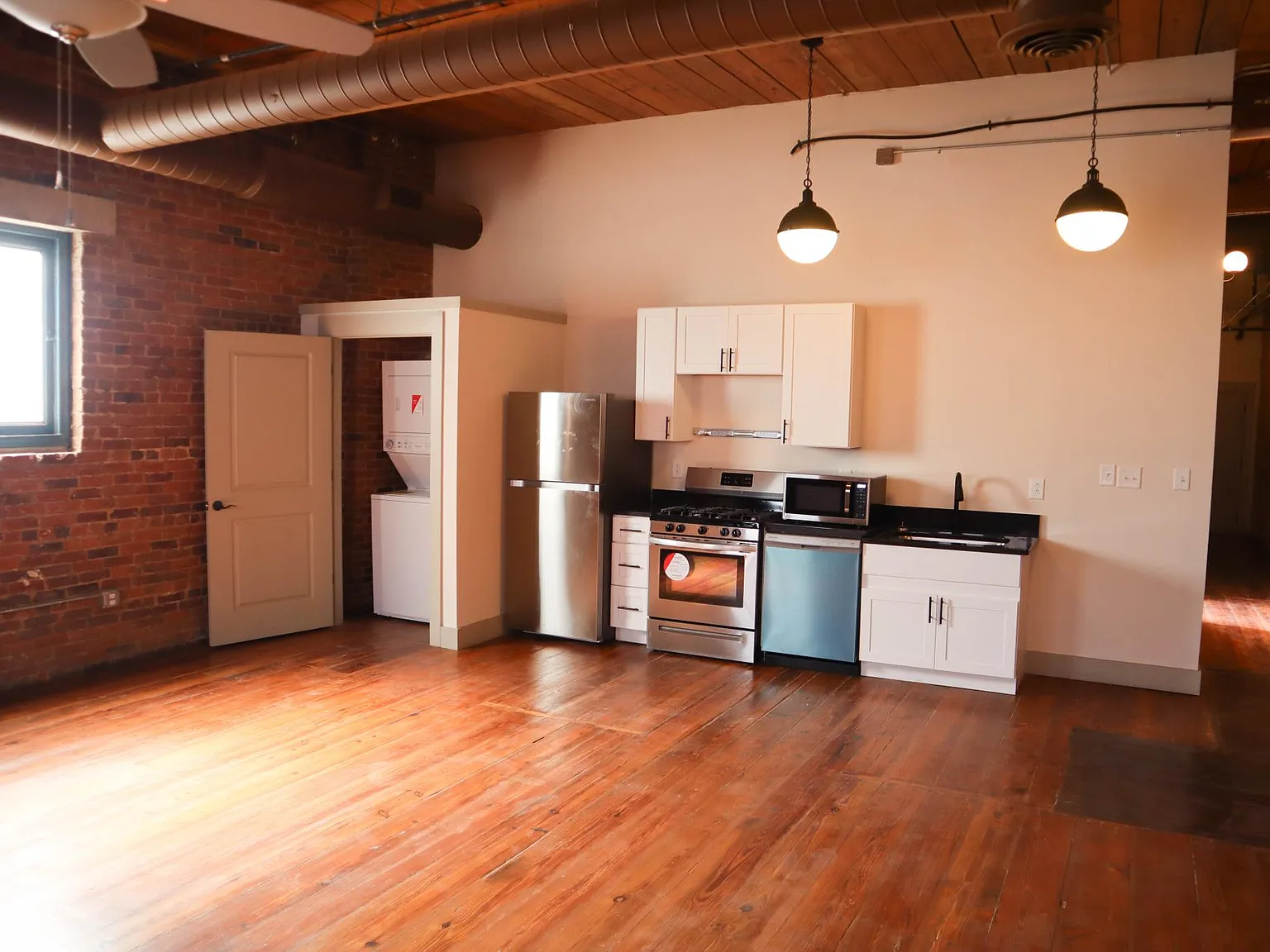3 bed, 1699 sqft, $2,000 — Photo 1