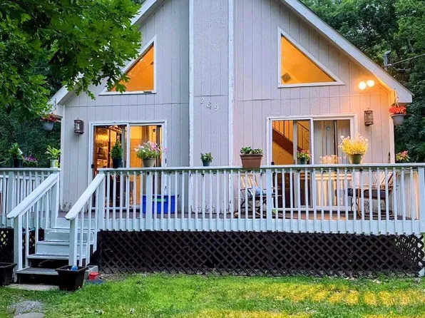 6119 Decker Rd, Bushkill, PA 18324