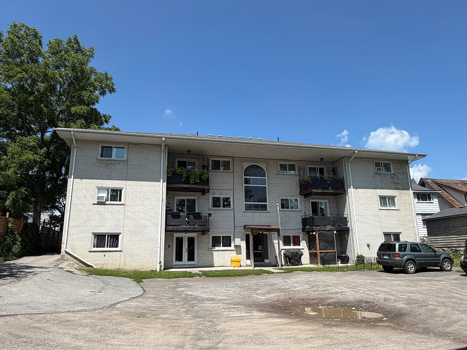 37 Moira Steet East Belleville — Photo 3