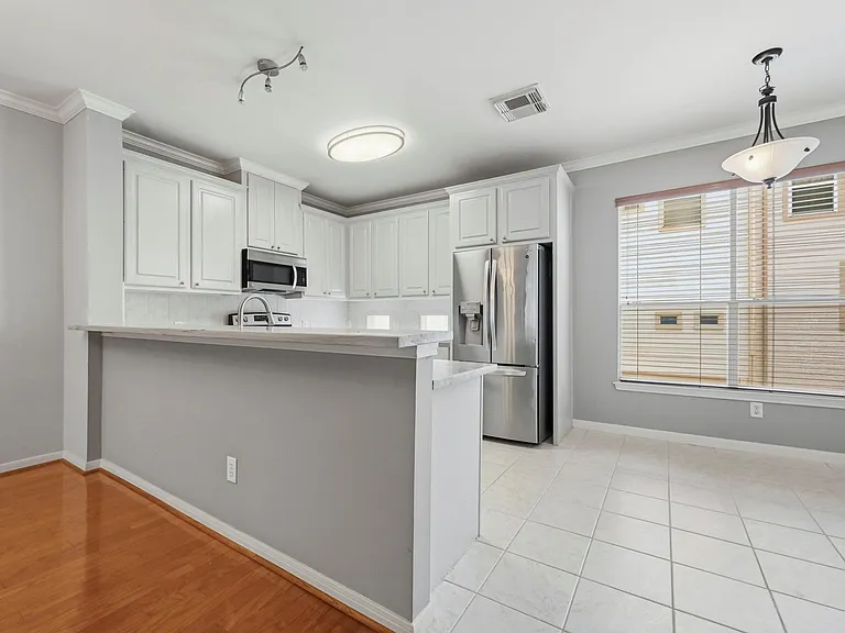 2913 Crawford St — Photo 11
