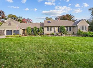 22 Fireside Dr, Barrington, RI 02806