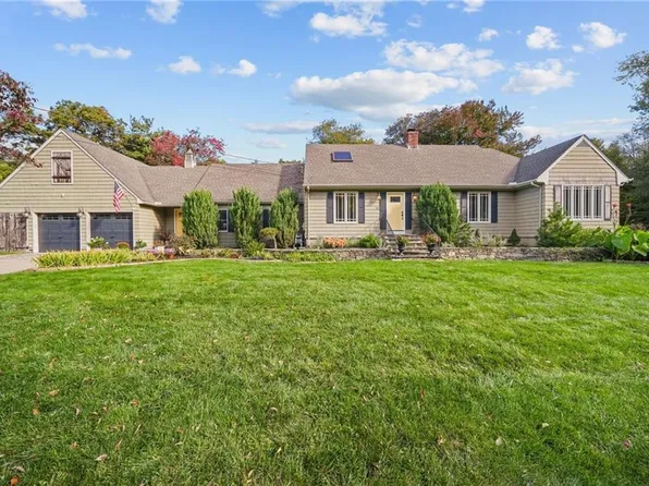 22 Fireside Dr, Barrington, RI 02806