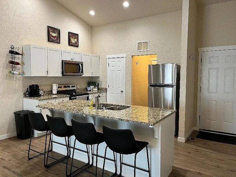 260 W Kyle Dr #260 — Photo 3
