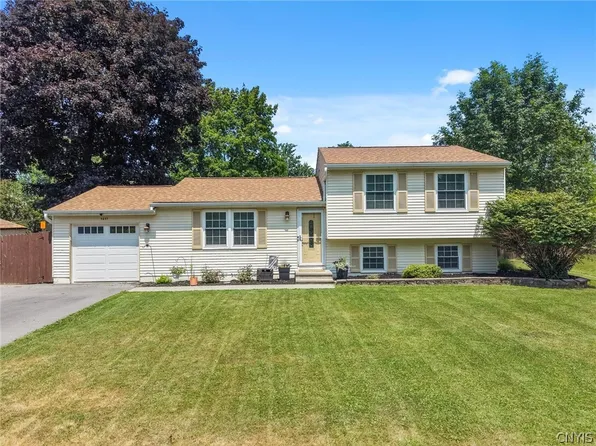 4207 Stepping Stone Ln, Liverpool, NY 13090