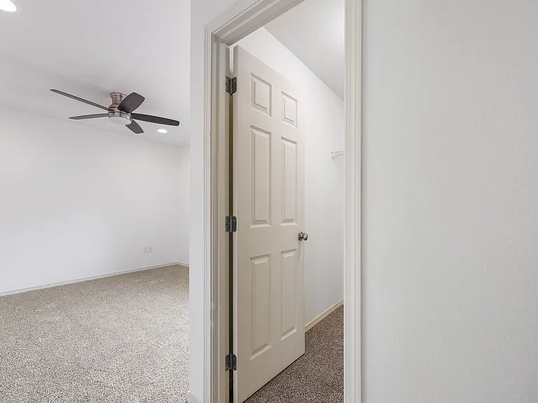 7601 Rushmore Way NE — Photo 25