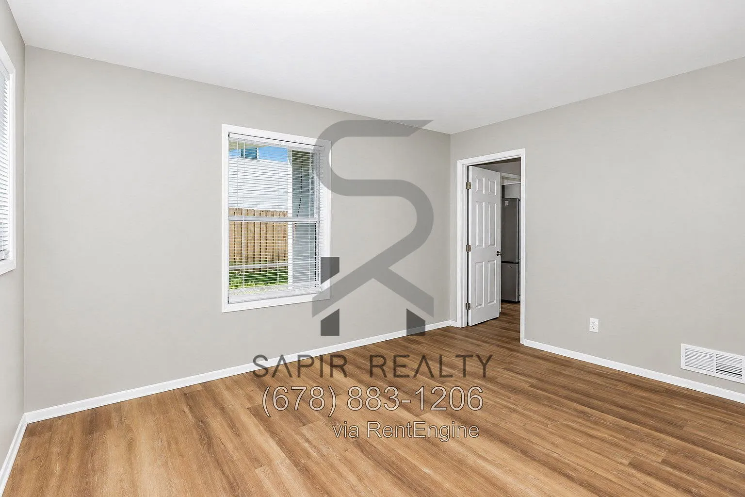 3 bed, 1.0 bath, 1044 sqft, $1,700 — Photo 2