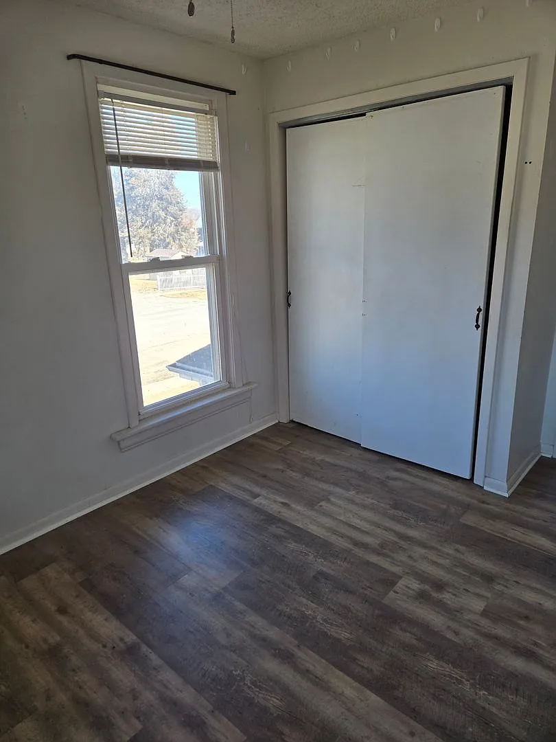 504 Elm St — Photo 3