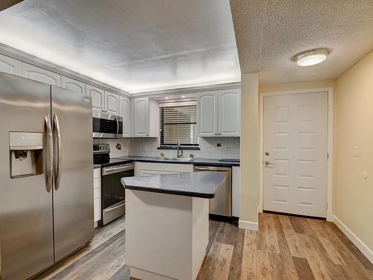 890 N Federal Hwy #103 — Photo 4