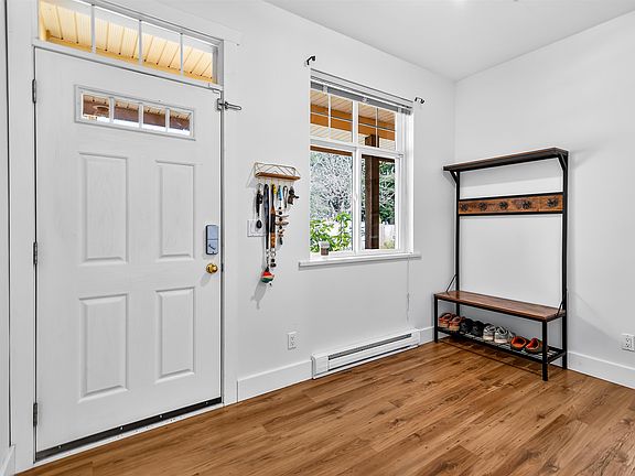 4th image of 809 North Rd #4