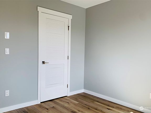 5th image of 1084 Fairwood Drive SW