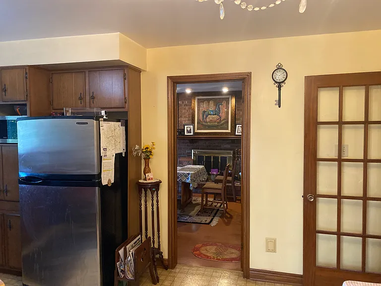 208 Castlegrove Blvd — Photo 10