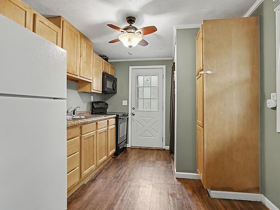 4th image of 174 Bradley St