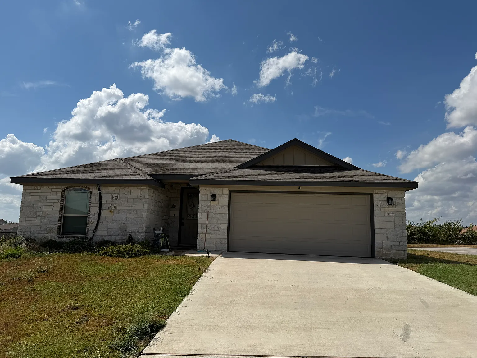 3 bed, 1876 sqft, $1,895 — Photo 1