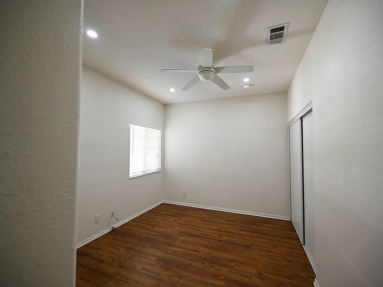 4208 Grandview Dr — Photo 16