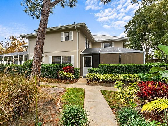4th image of 2913 SW Lakemont Place