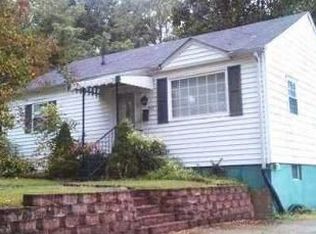 867 S Walnut St, Saint Albans, WV 25177