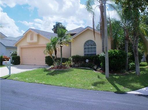 1st image of 1043 Fairfax Cir W