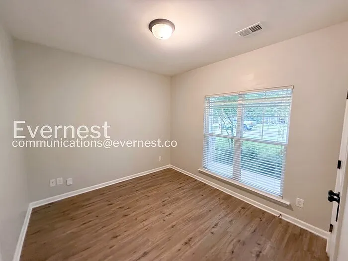 208 Hampton Dr — Photo 18