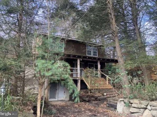 640 Twin Rocks Rd, Newfoundland, PA 18445
