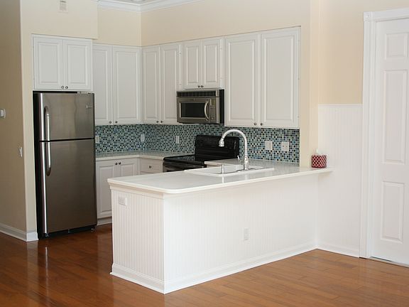 4th image of 303 Marlberry Cir