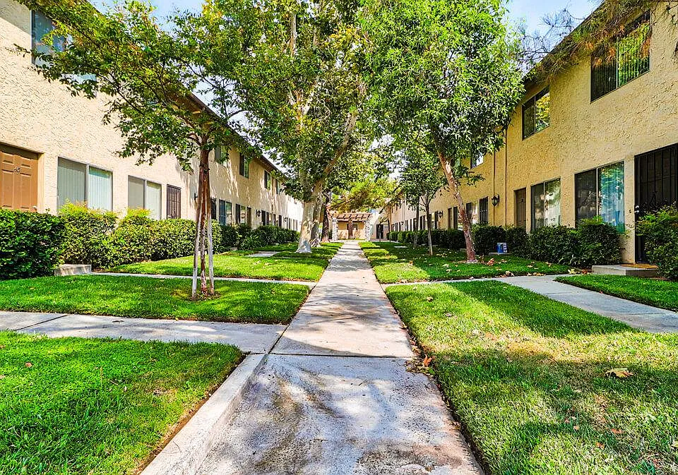 Sycamore Square