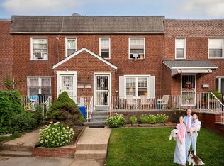 5804 206th St, Oakland Gardens, NY 11364