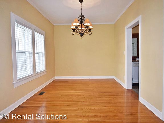 3rd image of 211 W Kingwood Dr