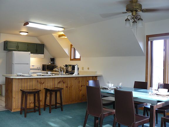 Full size kitchen & dining area