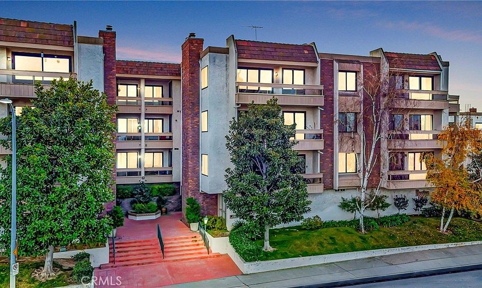 1st image of 17140 Burbank Blvd Unit 206