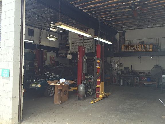 3rd image of 442 Northfield Ave