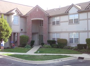 1650 Carlemont Dr APT B, Crystal Lake, IL 60014