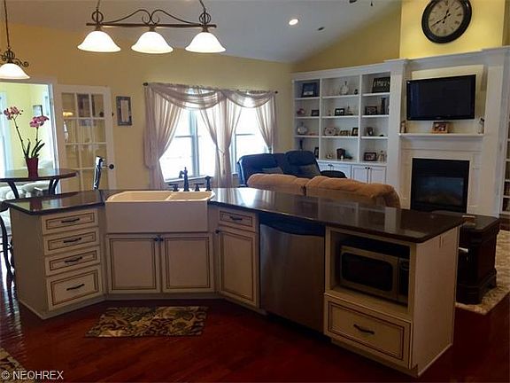 4th image of 15811 Danbury Dr