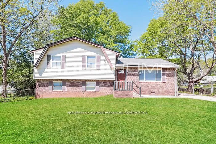 1777 Hillview Ave photo 1