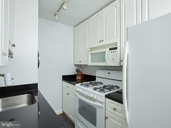 5th image of 3022 Wisconsin Ave NW APT B11