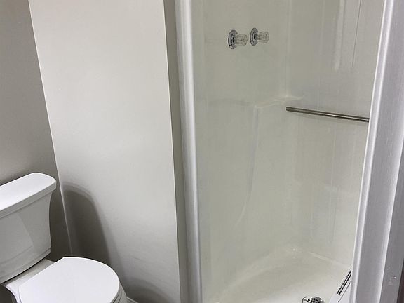 3rd image of 141 Paige Ct