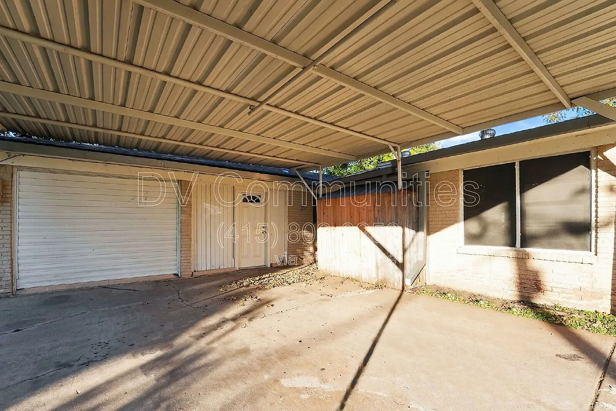 Building Photo - 3901 Dakota Trl