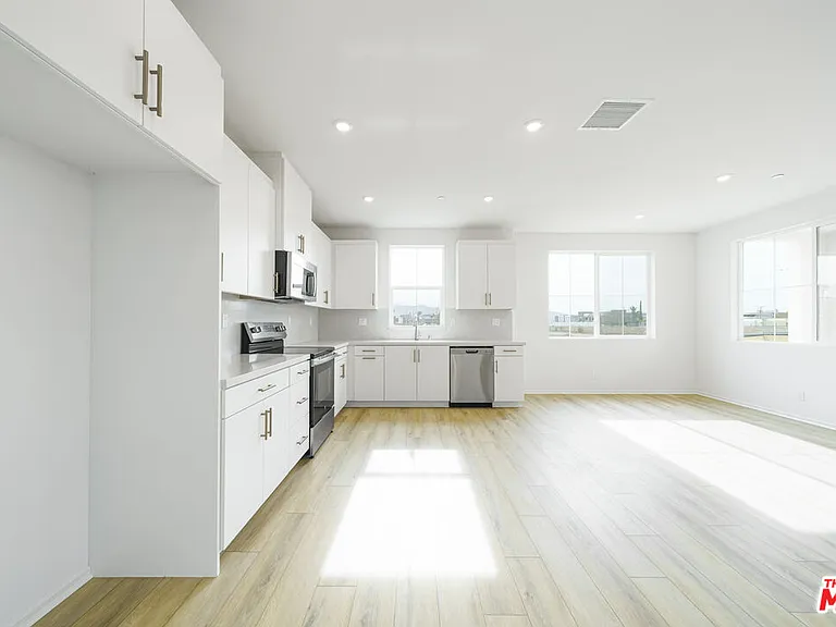 16151 Linden Ln #16151 — Photo 9