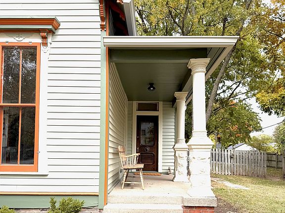 2nd image of 1118 E Saint Clair St