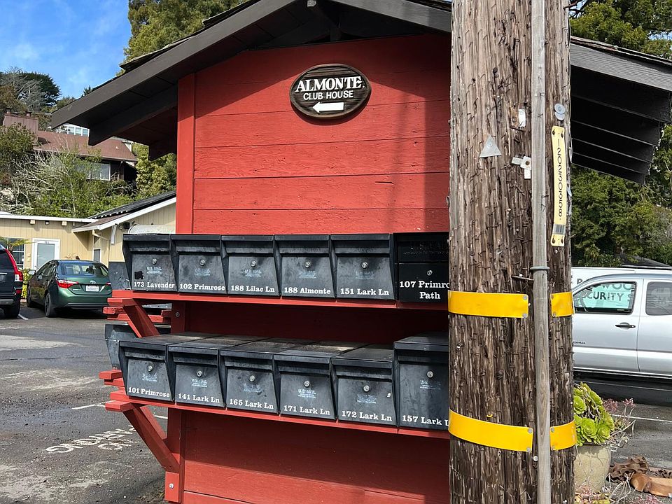 Mailbox hut