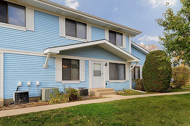 1st image of 2S750 Winchester Cir #W1